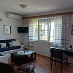 Evelinas Apartament *