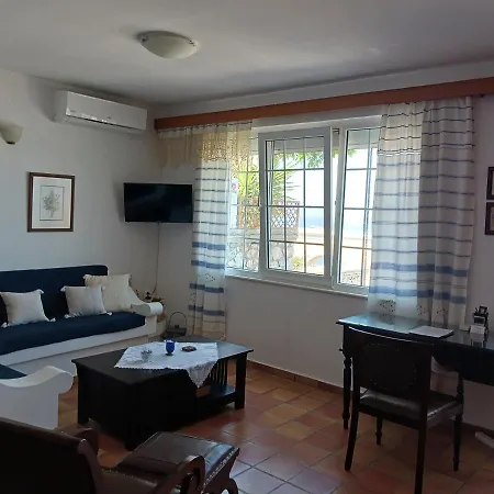 Evelinas Apartamento *
